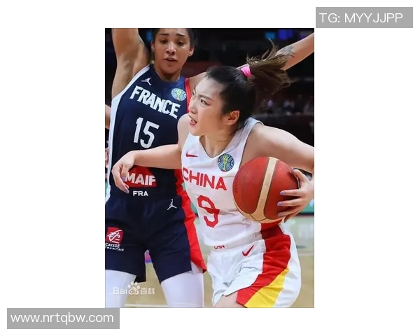 女篮动态：李梦显著瘦身宫鲁鸣赞杨家姐妹张子宇备受关注